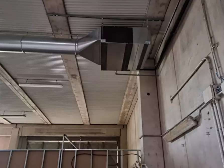 Immagine 20 di Capannone industriale in vendita  a Montepulciano