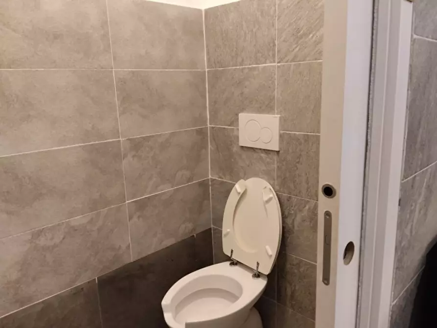 Immagine 10 di Attività commerciale in vendita  in VIA GIORDANO BRUNO a Torino