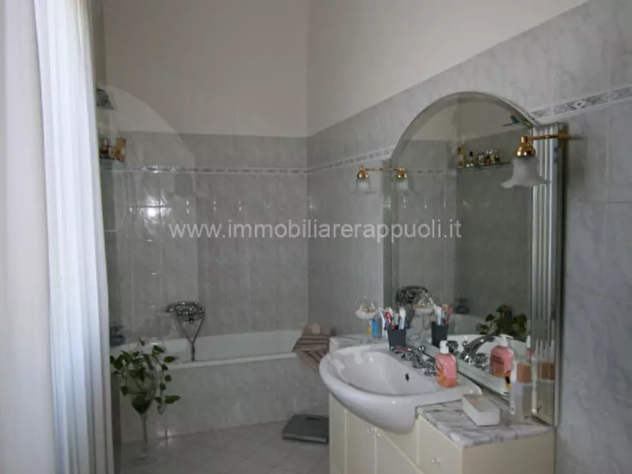 Immagine 10 di Appartamento in vendita  a Sinalunga