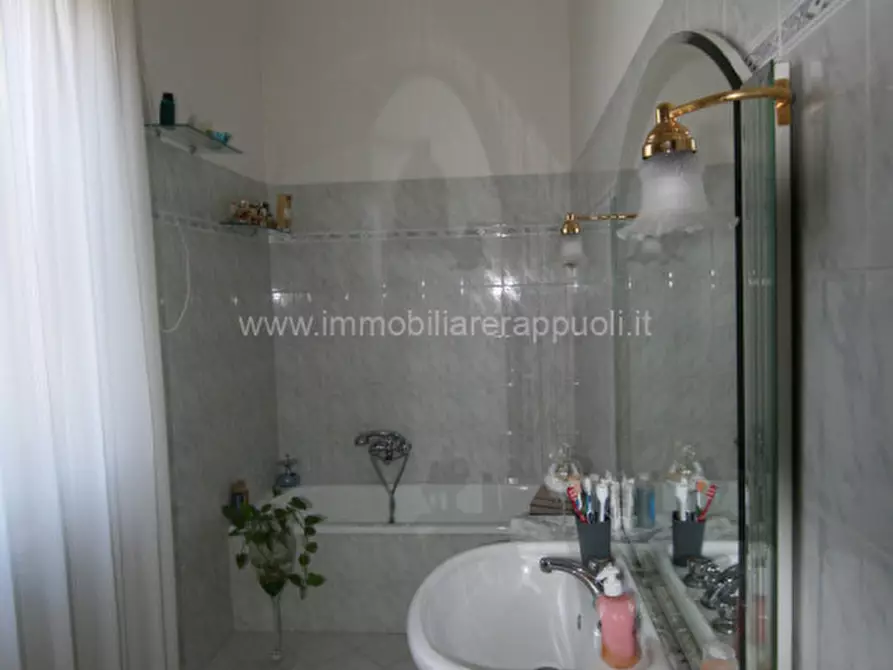 Immagine 11 di Appartamento in vendita  a Sinalunga