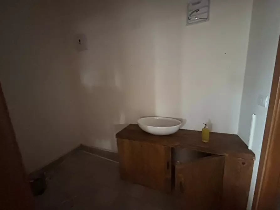 Immagine 13 di Laboratorio in affitto  in VIA DEI CADOLINGI a Scandicci