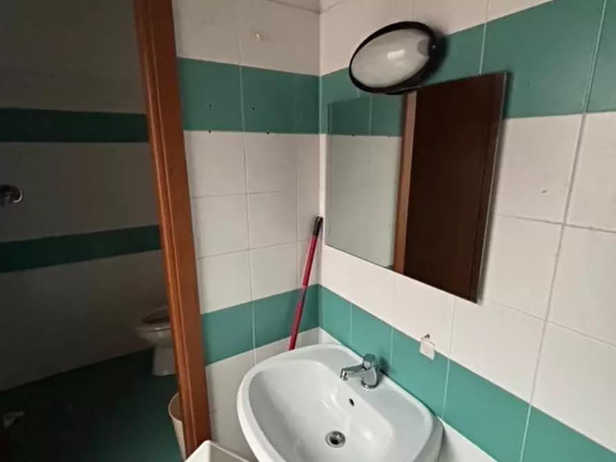 Immagine 27 di Laboratorio in affitto  in VIA DEI CADOLINGI a Scandicci