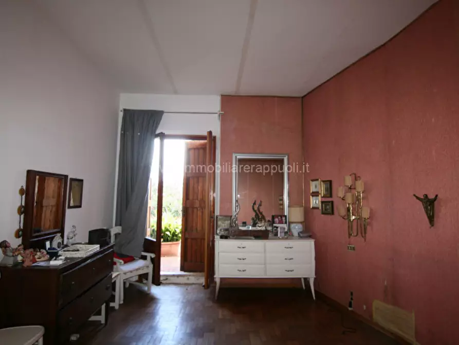 Immagine 22 di Palazzo in vendita  a Sinalunga