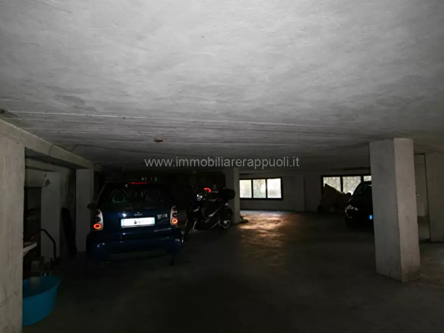 Immagine 25 di Palazzo in vendita  a Sinalunga