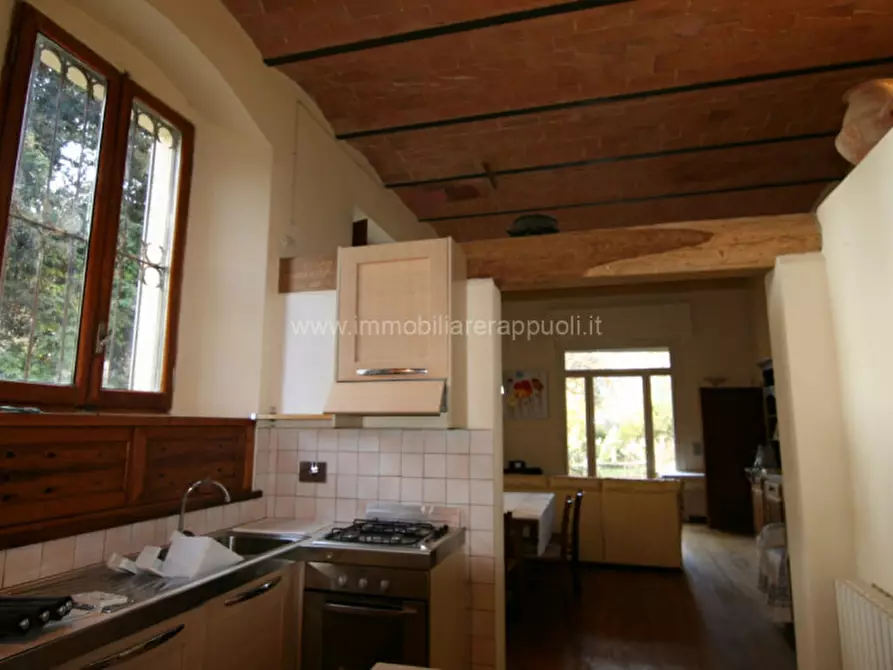 Immagine 3 di Palazzo in vendita  a Cetona