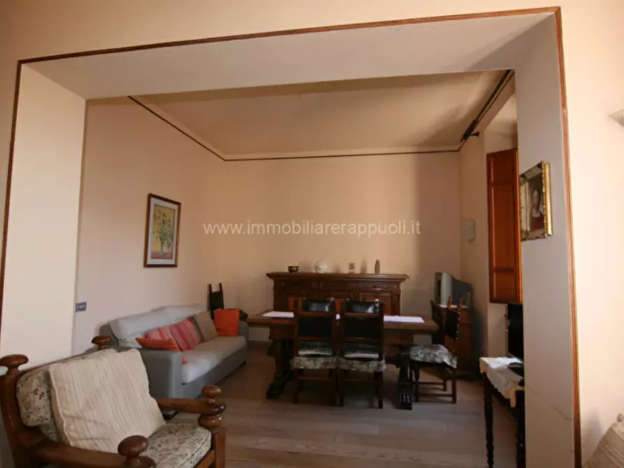 Immagine 9 di Palazzo in vendita  a Cetona