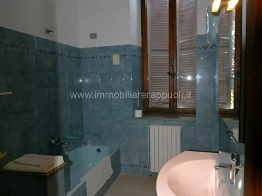 Immagine 11 di Palazzo in vendita  a Cetona