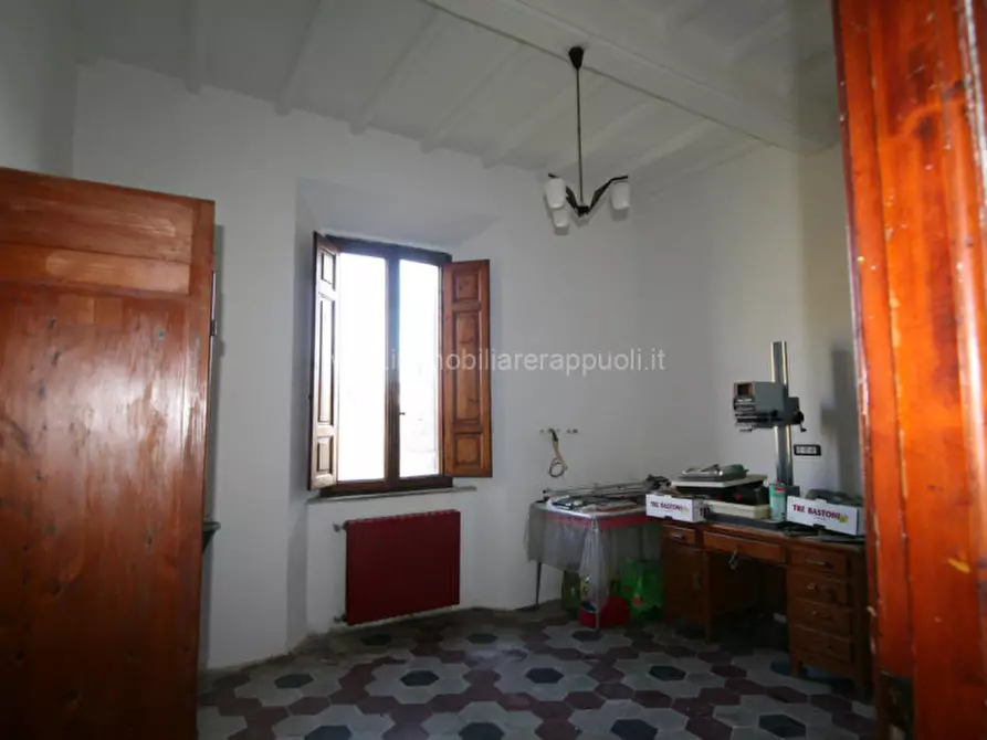 Immagine 18 di Palazzo in vendita  a Cetona