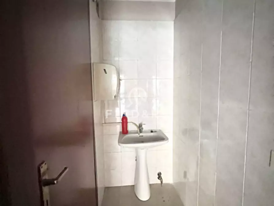 Immagine 10 di Negozio in vendita  in Via Giovanni Aurispa 18 a Palermo