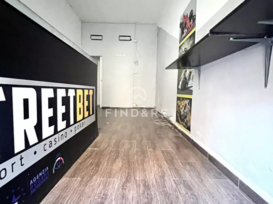 Immagine 9 di Negozio in vendita  in Via Giovanni Aurispa 16 a Palermo