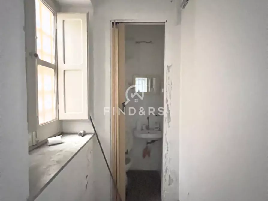 Immagine 10 di Negozio in vendita  in Via Giovanni Aurispa 16 a Palermo