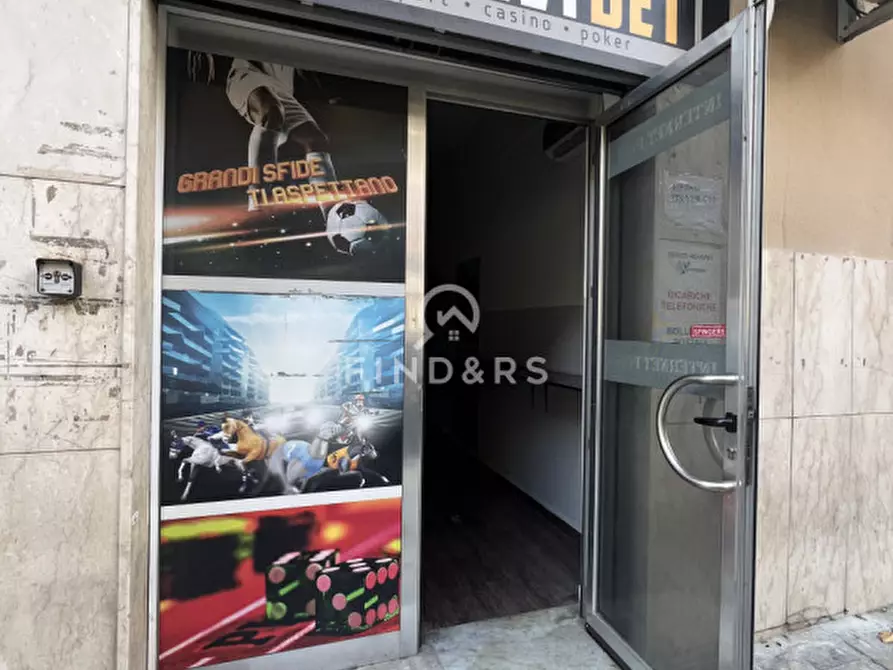 Immagine 11 di Negozio in vendita  in Via Giovanni Aurispa 16 a Palermo