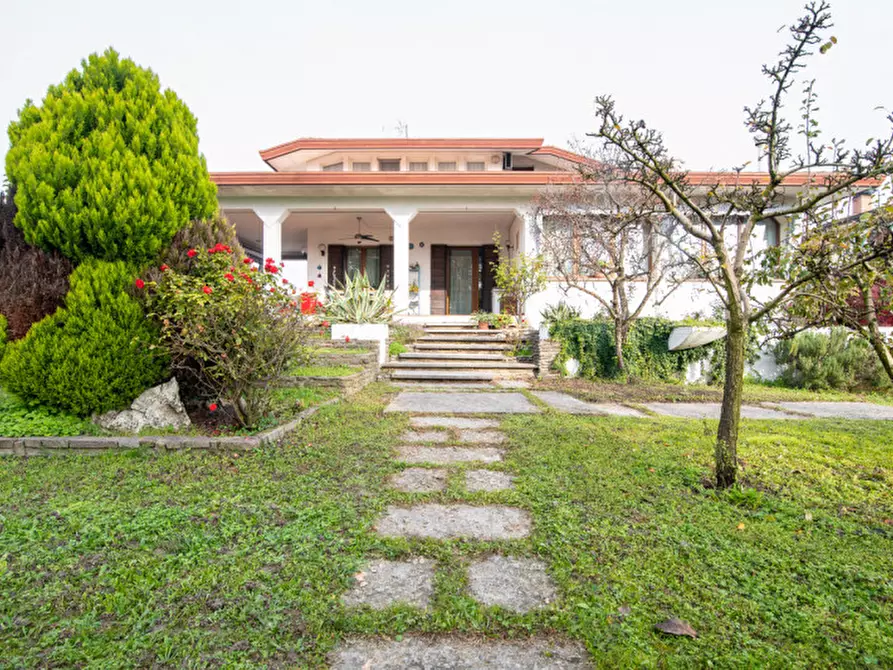 Immagine 1 di Villa in vendita  in Via Montagnon a Torreglia