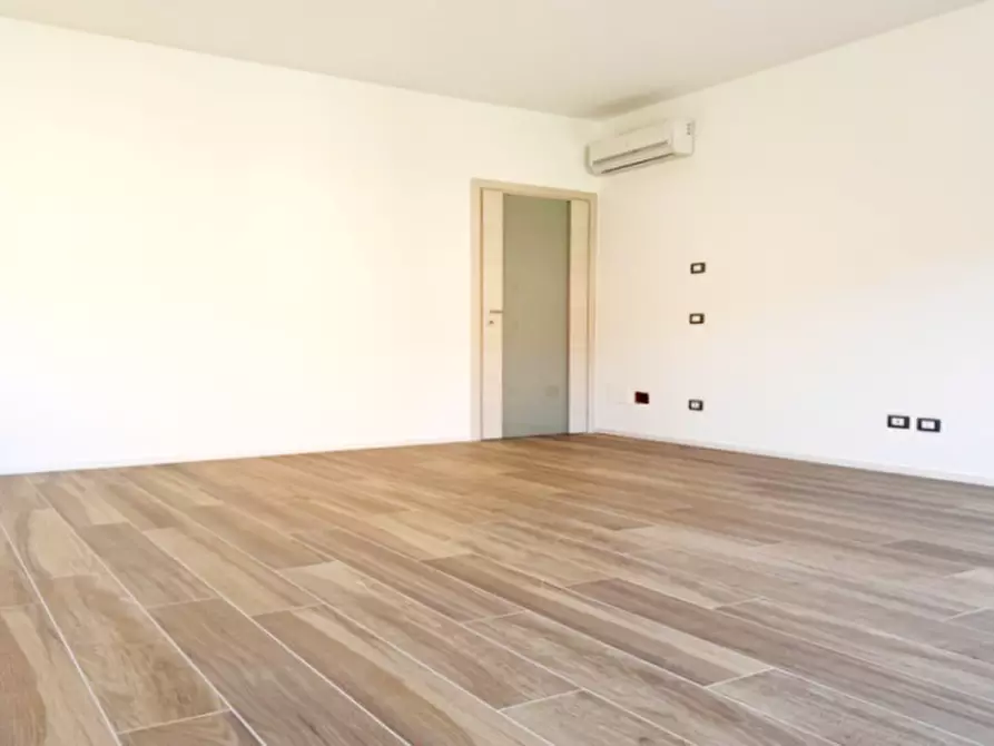 Immagine 11 di Appartamento in vendita  a Fiorenzuola D'arda