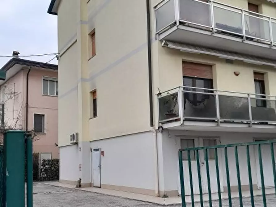 Immagine 1 di Garage in vendita  in Via Triestina, 128 a Venezia