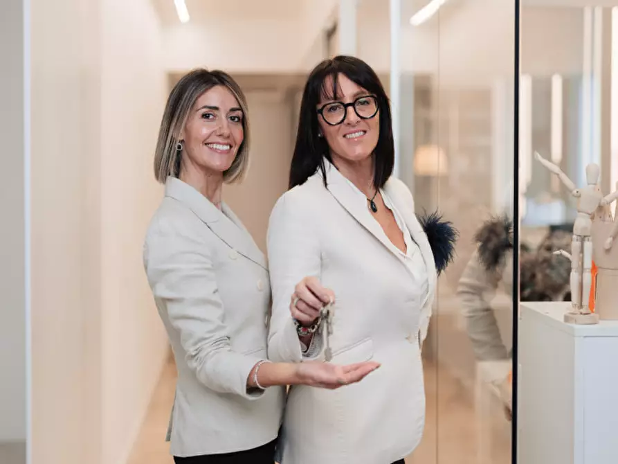 Immagine 10 di Casa bifamiliare in vendita  in Cassola Via Loria a Cassola