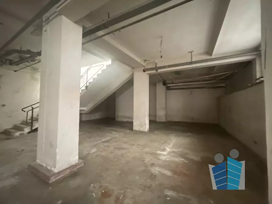 Immagine 7 di Negozio in affitto  in via imbriani a Lecce