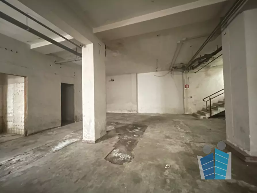 Immagine 9 di Negozio in affitto  in via imbriani a Lecce