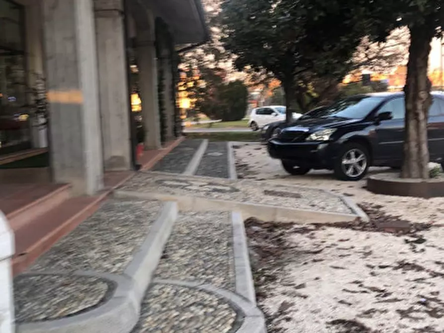 Immagine 16 di Negozio in vendita  in Via Don Bergomi a Castel Mella