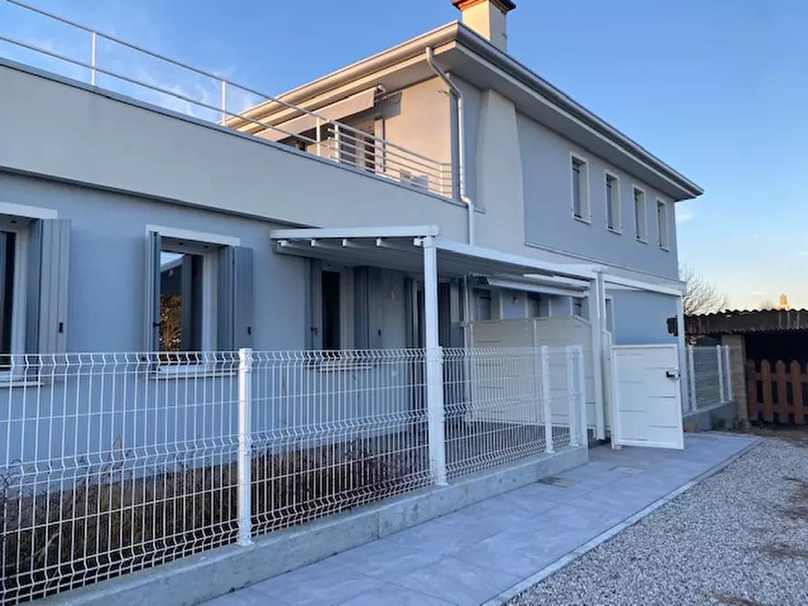 Immagine 2 di Appartamento in vendita  in via cona a Correzzola