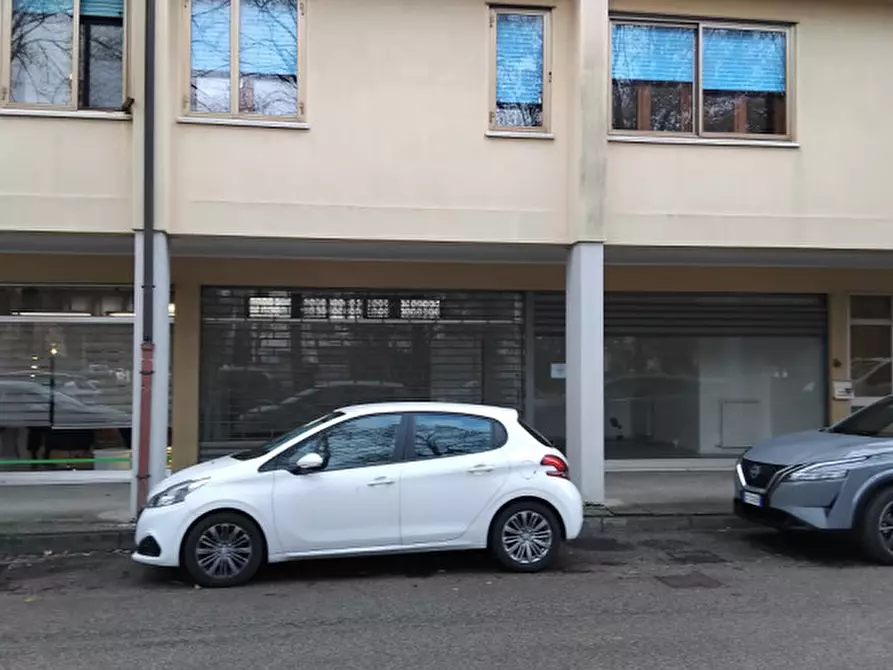 Immagine 2 di Negozio in affitto  in via belluno a Mirano