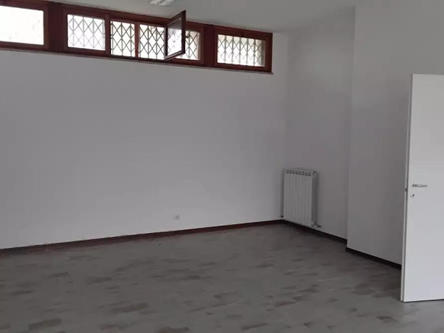 Immagine 3 di Negozio in affitto  in via belluno a Mirano