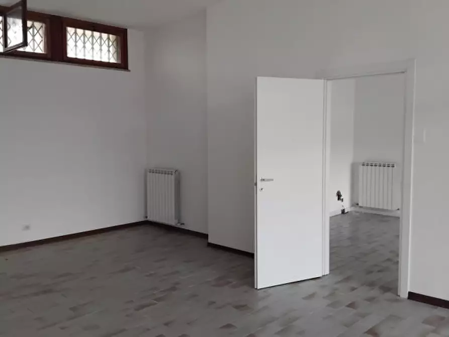 Immagine 4 di Negozio in affitto  in via belluno a Mirano