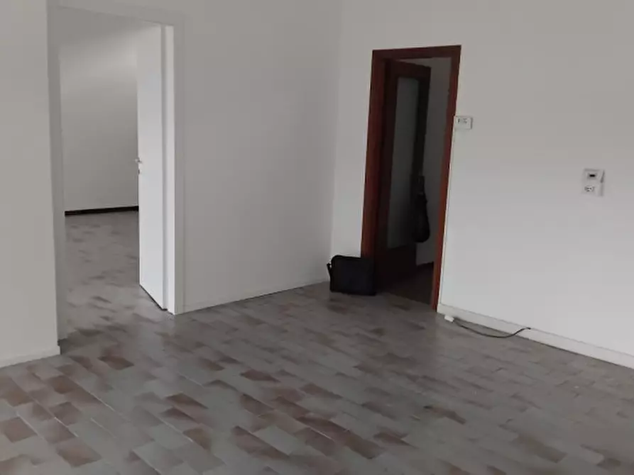 Immagine 8 di Negozio in affitto  in via belluno a Mirano