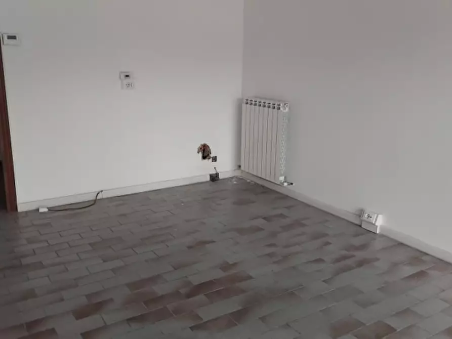 Immagine 9 di Negozio in affitto  in via belluno a Mirano