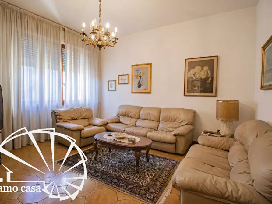 Immagine 2 di Casa indipendente in vendita  a Prato