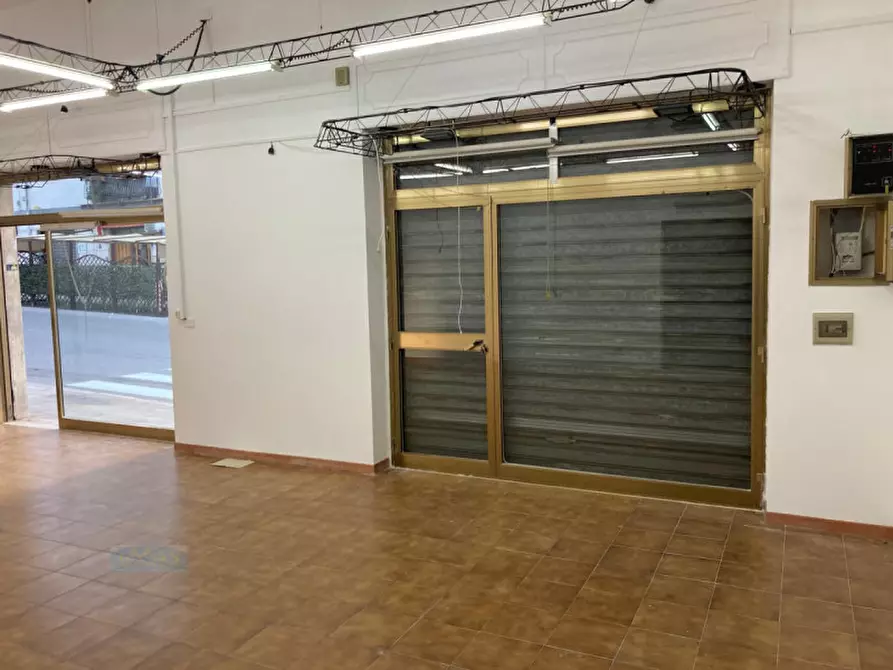 Immagine 2 di Negozio in vendita  in Via Martina a Ceglie Messapico
