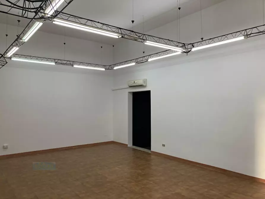 Immagine 5 di Negozio in vendita  in Via Martina a Ceglie Messapico