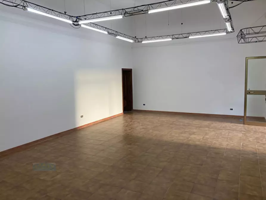 Immagine 6 di Negozio in vendita  in Via Martina a Ceglie Messapico