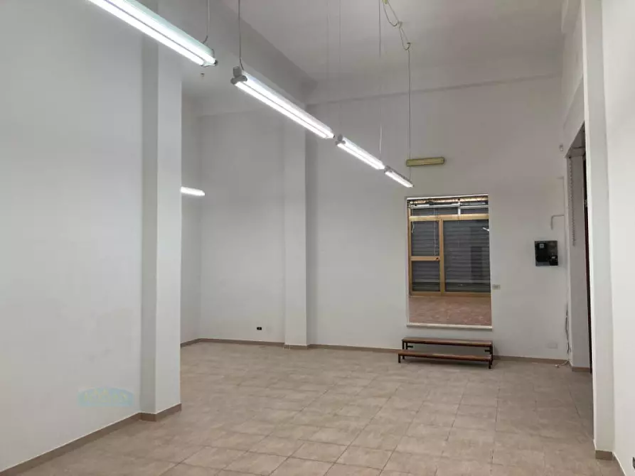 Immagine 7 di Negozio in vendita  in Via Martina a Ceglie Messapico