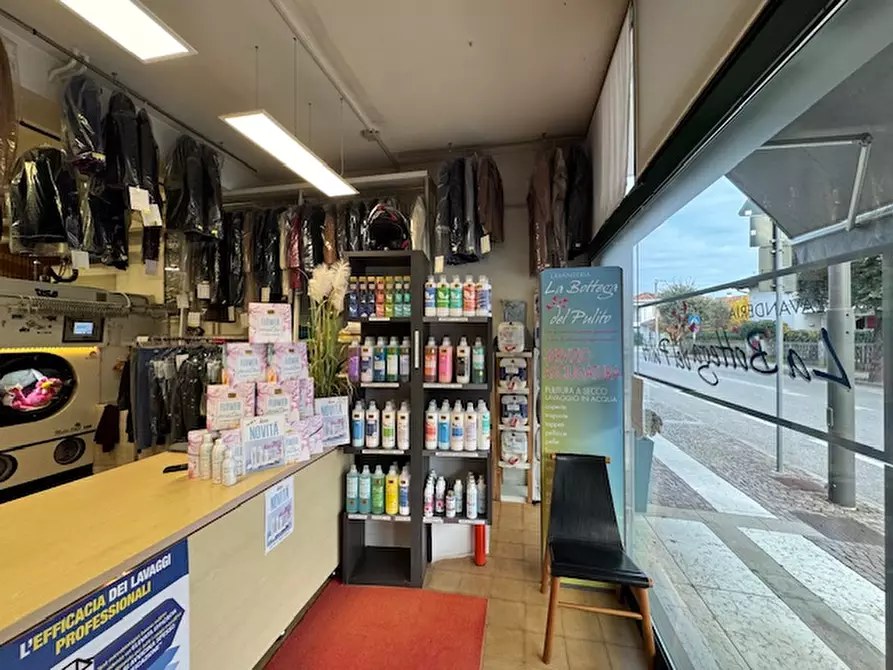 Immagine 10 di Attività commerciale in vendita  in via Roma a Torre Di Mosto