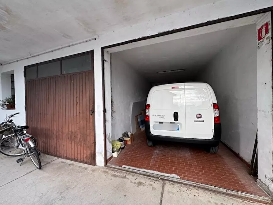 Immagine 23 di Attività commerciale in vendita  in via Roma a Torre Di Mosto