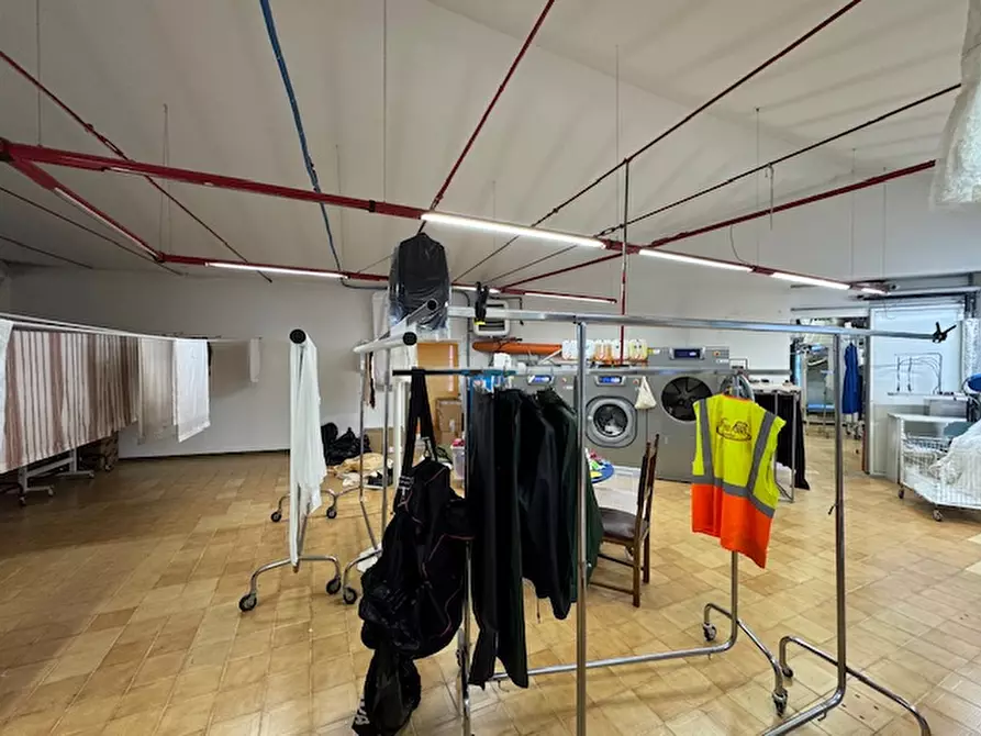 Immagine 28 di Attività commerciale in vendita  in via Roma a Torre Di Mosto