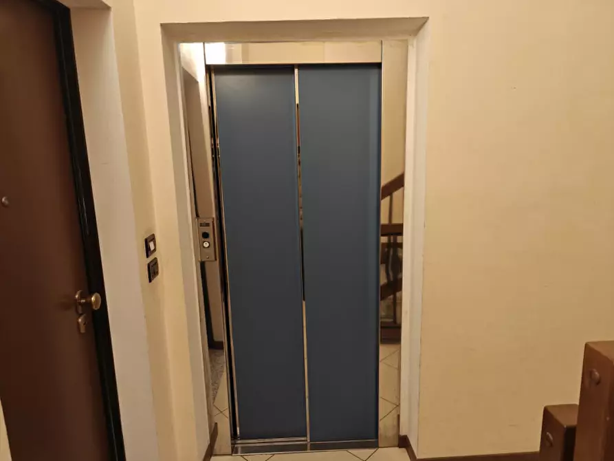 Immagine 13 di Ufficio in vendita  a Rovigo