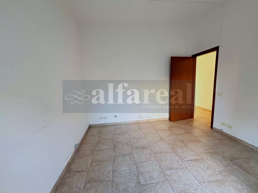 Immagine 6 di Negozio in vendita  a Castiglione Della Pescaia