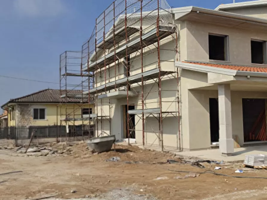 Immagine 1 di Casa trifamiliare in vendita  a San Bonifacio