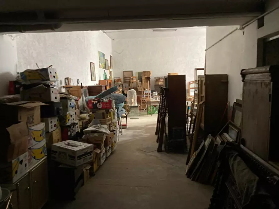 Immagine 3 di Magazzino in vendita  in Via Maresciallo Vito Lacorte a Ceglie Messapico