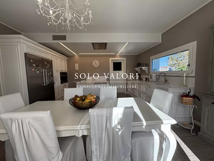 Immagine 2 di Villa in vendita  a Castelfranco Veneto
