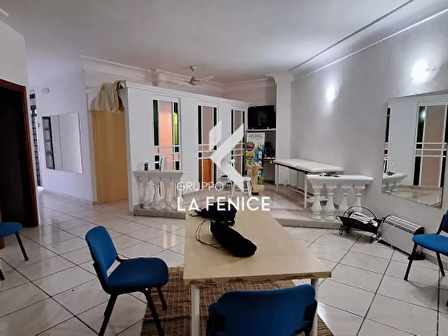 Immagine 1 di Attività commerciale in vendita  in viale Toledo a Fasano