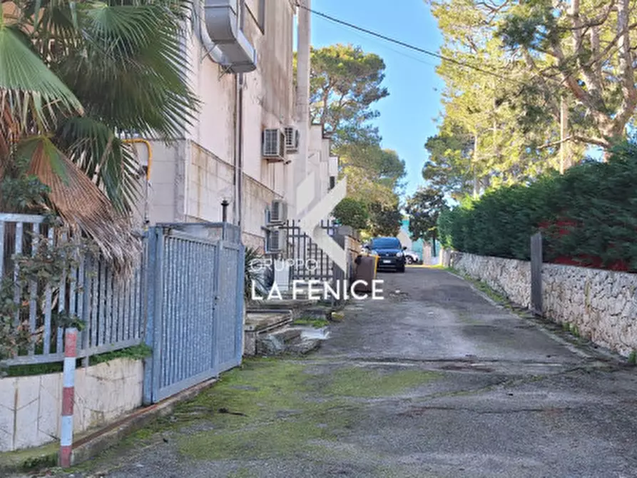 Immagine 4 di Attività commerciale in vendita  in viale Toledo a Fasano