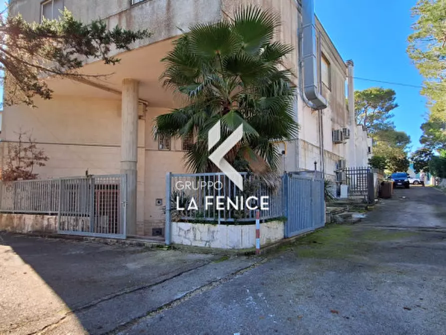 Immagine 5 di Attività commerciale in vendita  in viale Toledo a Fasano