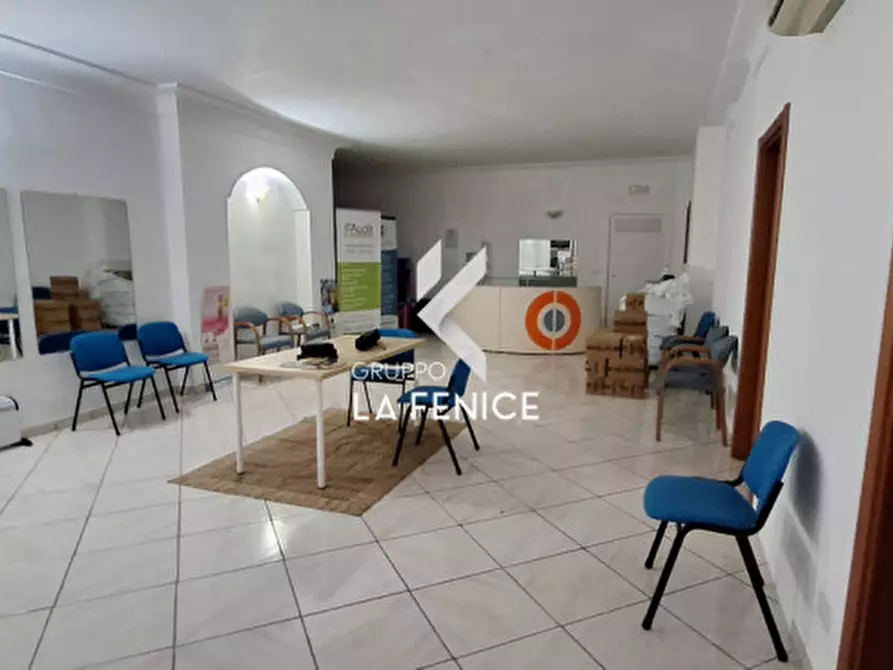 Immagine 13 di Attività commerciale in vendita  in viale Toledo a Fasano