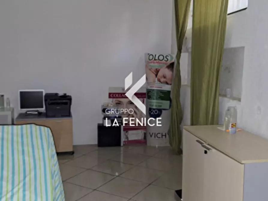 Immagine 18 di Attività commerciale in vendita  in viale Toledo a Fasano