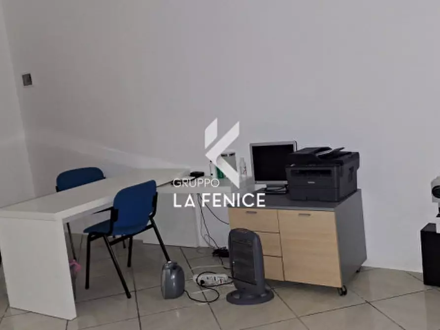 Immagine 19 di Attività commerciale in vendita  in viale Toledo a Fasano