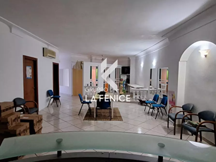 Immagine 27 di Attività commerciale in vendita  in viale Toledo a Fasano