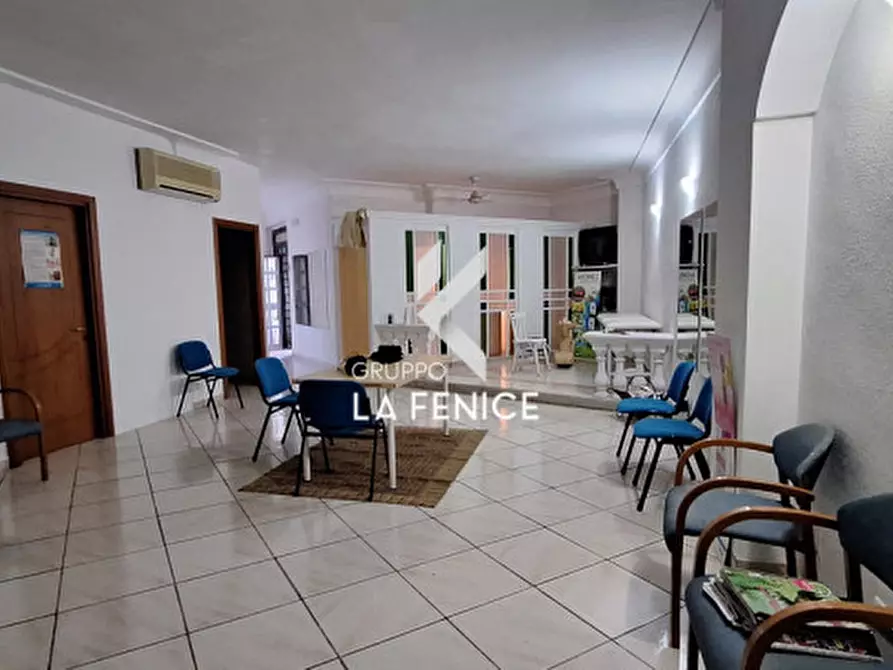 Immagine 28 di Attività commerciale in vendita  in viale Toledo a Fasano